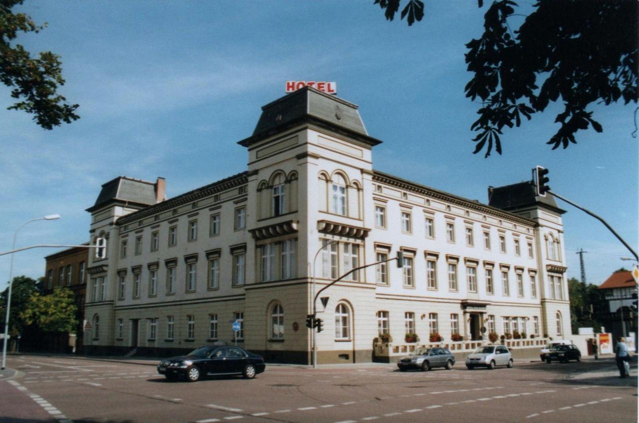 Hotel "Stadt Koethen" Кётен Экстерьер фото