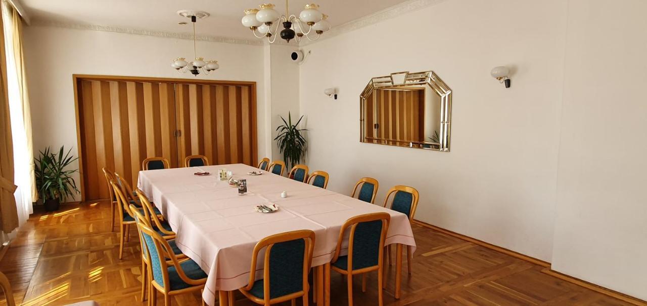 Hotel "Stadt Koethen" Экстерьер фото