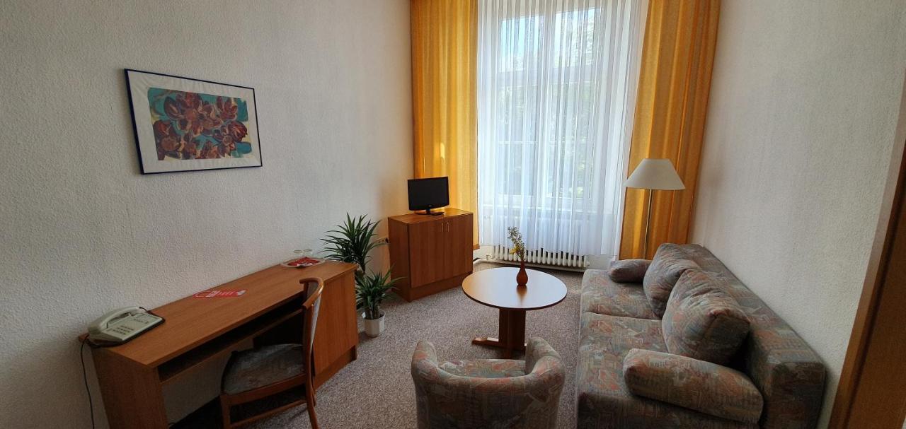 Hotel "Stadt Koethen" Экстерьер фото